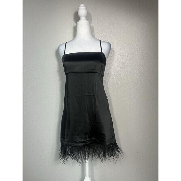 Urban Outfitters Mini Black Bottom Feathered Dress Size Small Petites A7‎ - Picture 2 of 8